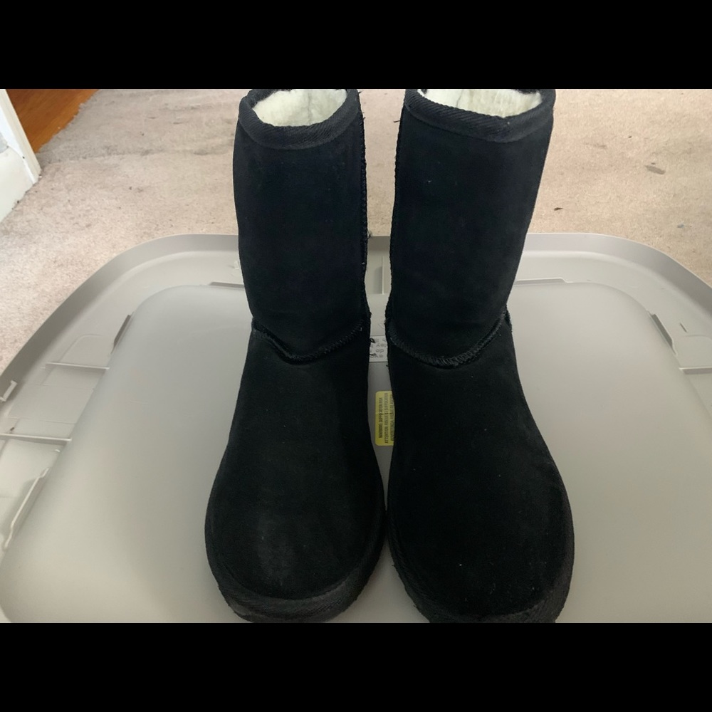 Black Bearpaw winter boots